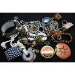Box of mixed costume jewellery. P&P Group 1 (£14+VAT for the first lot and £1+VAT for subsequent