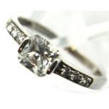 9ct white gold stone set ring, size K, 1.6g. P&P Group 1 (£14+VAT for the first lot and £1+VAT for