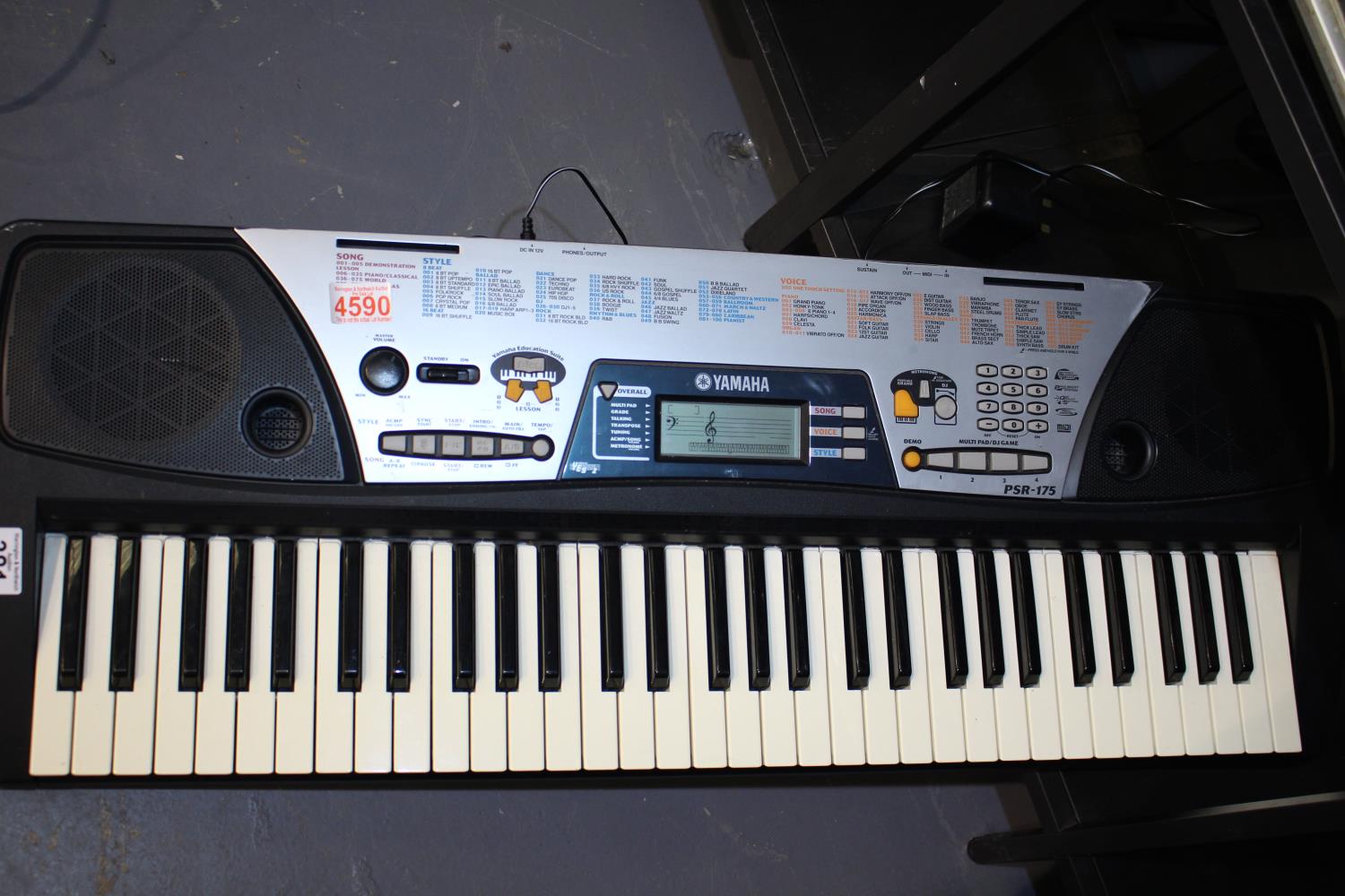 Yamaha PSR-175 electric organ. P&P Group 3 (£25+VAT for the first lot and £5+VAT for subsequent