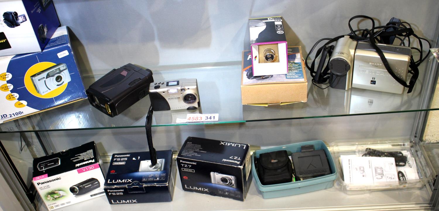 Mixed lot of digital cameras and boxes. P&P Group 3 (£25+VAT for the first lot and £5+VAT for