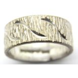 9ct white gold bark ring. 5.9g. Size P. P&P Group 1 (£14+VAT for the first lot and £1+VAT for