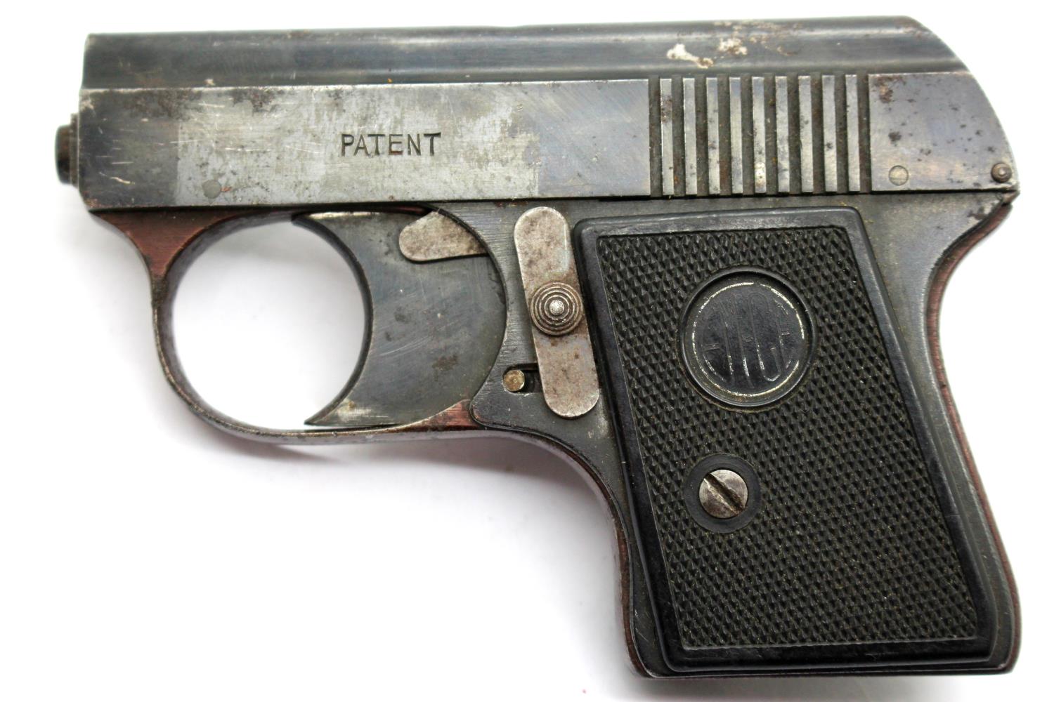 Emce German blank firing pistol, complete with loading block. P&P Group 1 (£14+VAT for the first lot