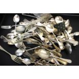 A quantity of silver plated flat ware, and modern crowns. P&P Group 3 (£25+VAT for the first lot and