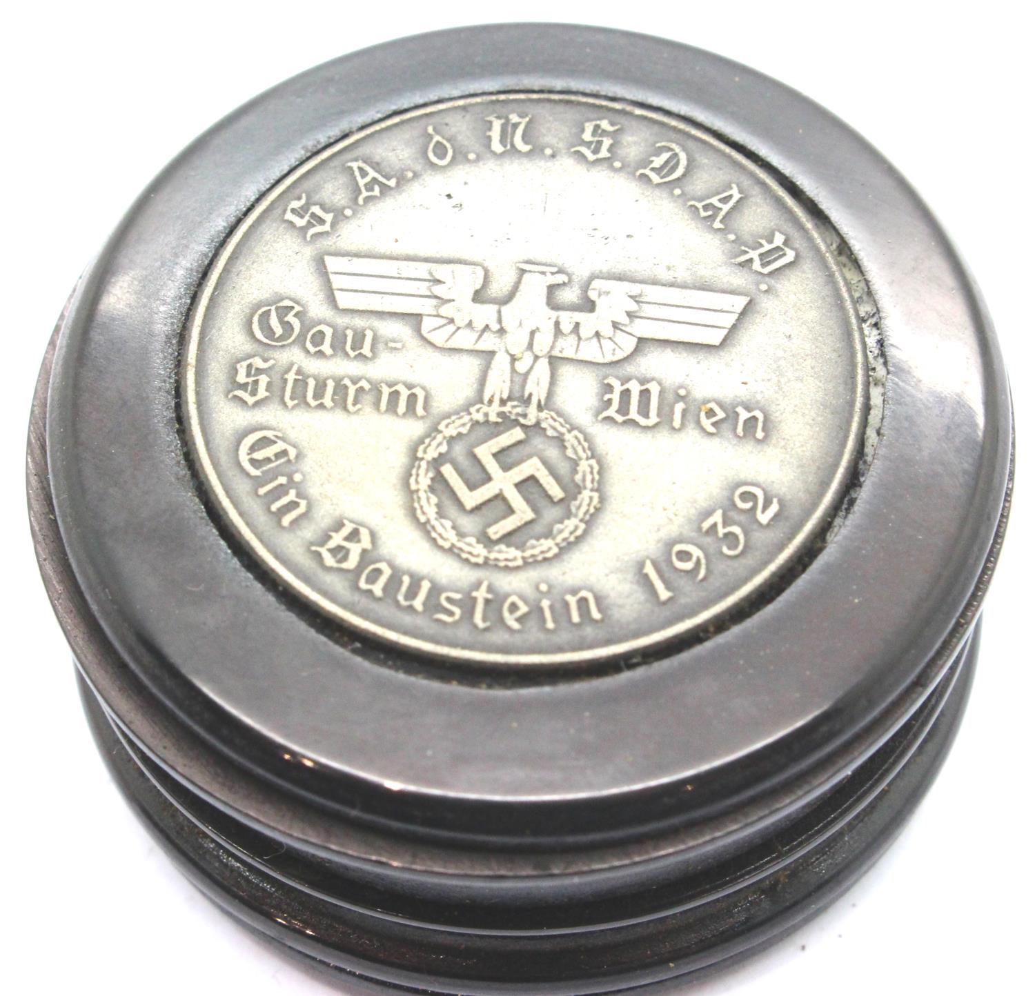 German snuff box, 5 x 5 cm. P&P Group 1 (£14+VAT for the first lot and £1+VAT for subsequent lots)