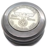 German snuff box, 5 x 5 cm. P&P Group 1 (£14+VAT for the first lot and £1+VAT for subsequent lots)