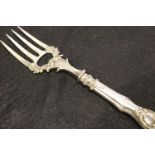 Large silver handled serving fork, L: 25 cm. P&P Group 1 (£14+VAT for the first lot and £1+VAT for