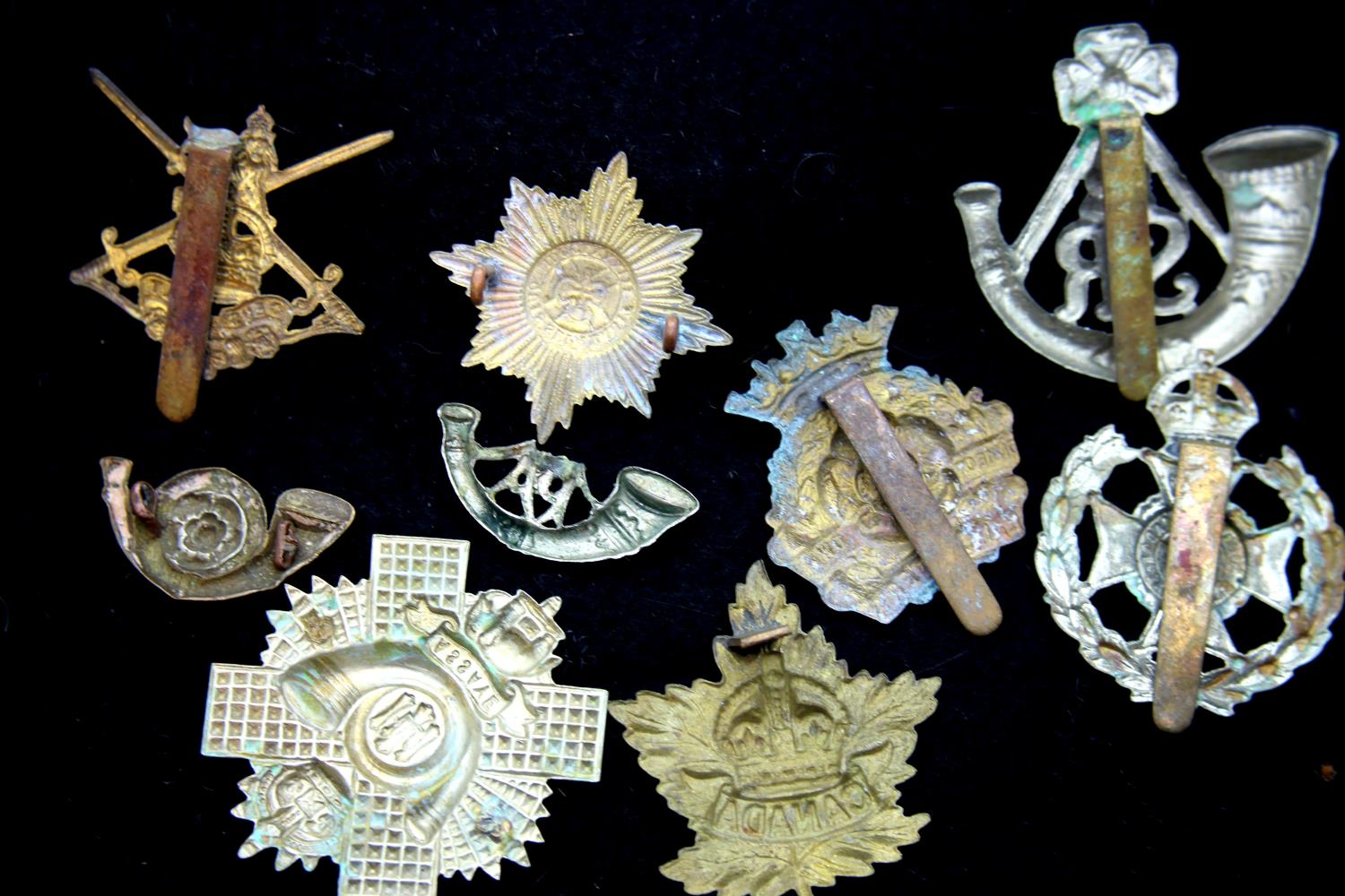 Nine mixed British military cap badges in varying condition. P&P Group 1 (£14+VAT for the first - Image 2 of 2