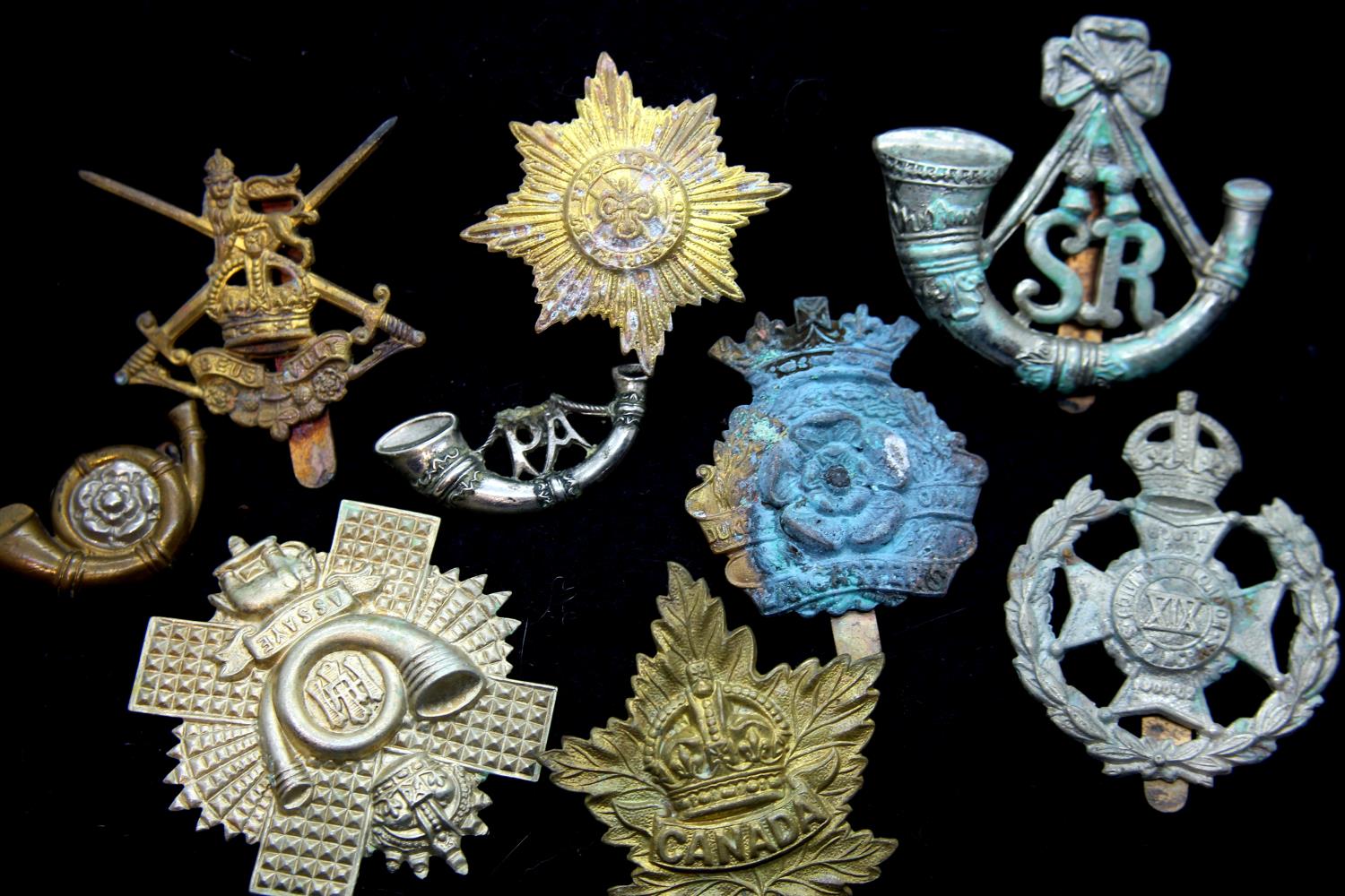Nine mixed British military cap badges in varying condition. P&P Group 1 (£14+VAT for the first