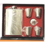 New hip flask set engraved with the SAS cap badge. P&P Group 1 (£14+VAT for the first lot and £1+VAT