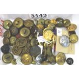 Collection of mixed WWII and later military uniform buttons. P&P Group 1 (£14+VAT for the first