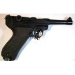 German WWI type re-enactment Luger numbered 1726 P-08. P&P Group 2 (£18+VAT for the first lot and £