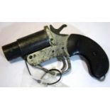 British flare pistol with deactivation certificate. P&P Group 2 (£18+VAT for the first lot and £3+