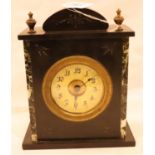 Victorian slate and marble mantel clock, H: 20 cm, working at time of lotting. P&P Group 3 (£25+