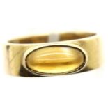 9ct gold citrine cabochon set ring, size J, 3.6g. P&P Group 1 (£14+VAT for the first lot and £1+