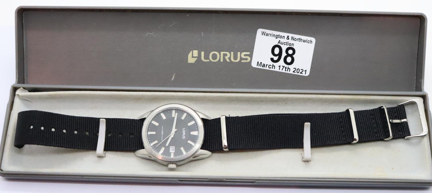 Gents Lorus wristwatch on canvas strap, boxed. Dial D: 30 mm. P&P Group 1 (£14+VAT for the first lot - Image 2 of 3