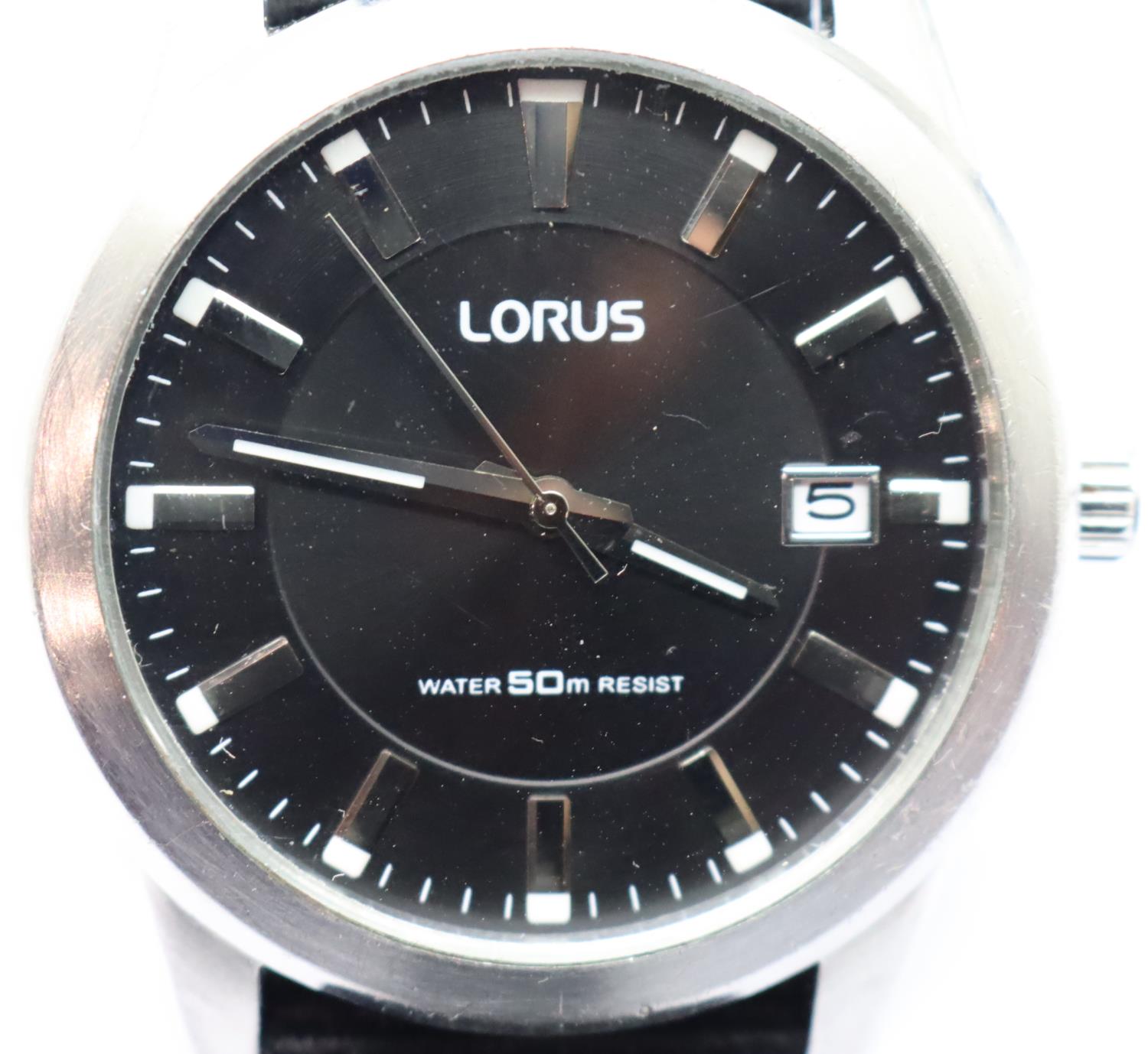 Gents Lorus wristwatch on canvas strap, boxed. Dial D: 30 mm. P&P Group 1 (£14+VAT for the first lot