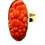 9ct gold coral set ring, size J, 6.9g. P&P Group 1 (£14+VAT for the first lot and £1+VAT for