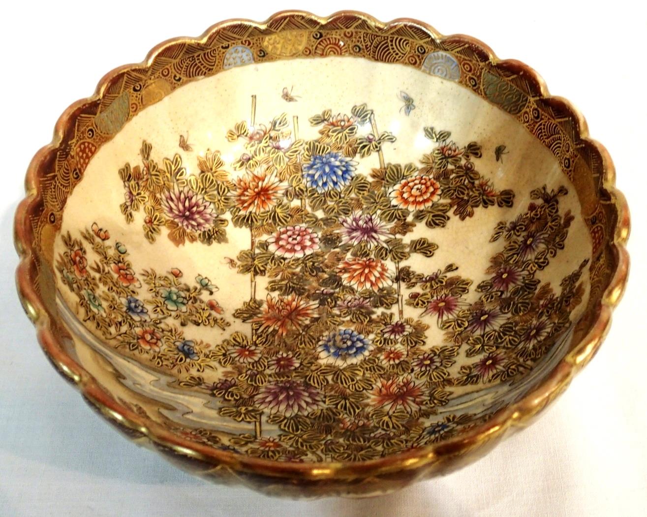 Japanese satsuma bowl, painted and gilt, displaying chrysanthemums and stalks, D: 15 cm. P&P Group 2