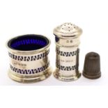 Hallmarked silver open salts and pepper pot, with a silver thimble, combined 18g. P&P Group 1 (£14+