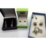 Mixed silver jewellery including garnet and amethyst examples. P&P Group 1 (£14+VAT for the first