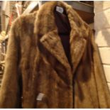 Ladies 3/4 length fur coat. P&P Group 1 (£14+VAT for the first lot and £1+VAT for subsequent lots)