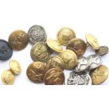 Box of mixed military buttons. P&P Group 1 (£14+VAT for the first lot and £1+VAT for subsequent