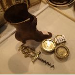 Mixed brass to include large boot and four vintage brass weights. P&P Group 2 (£18+VAT for the first