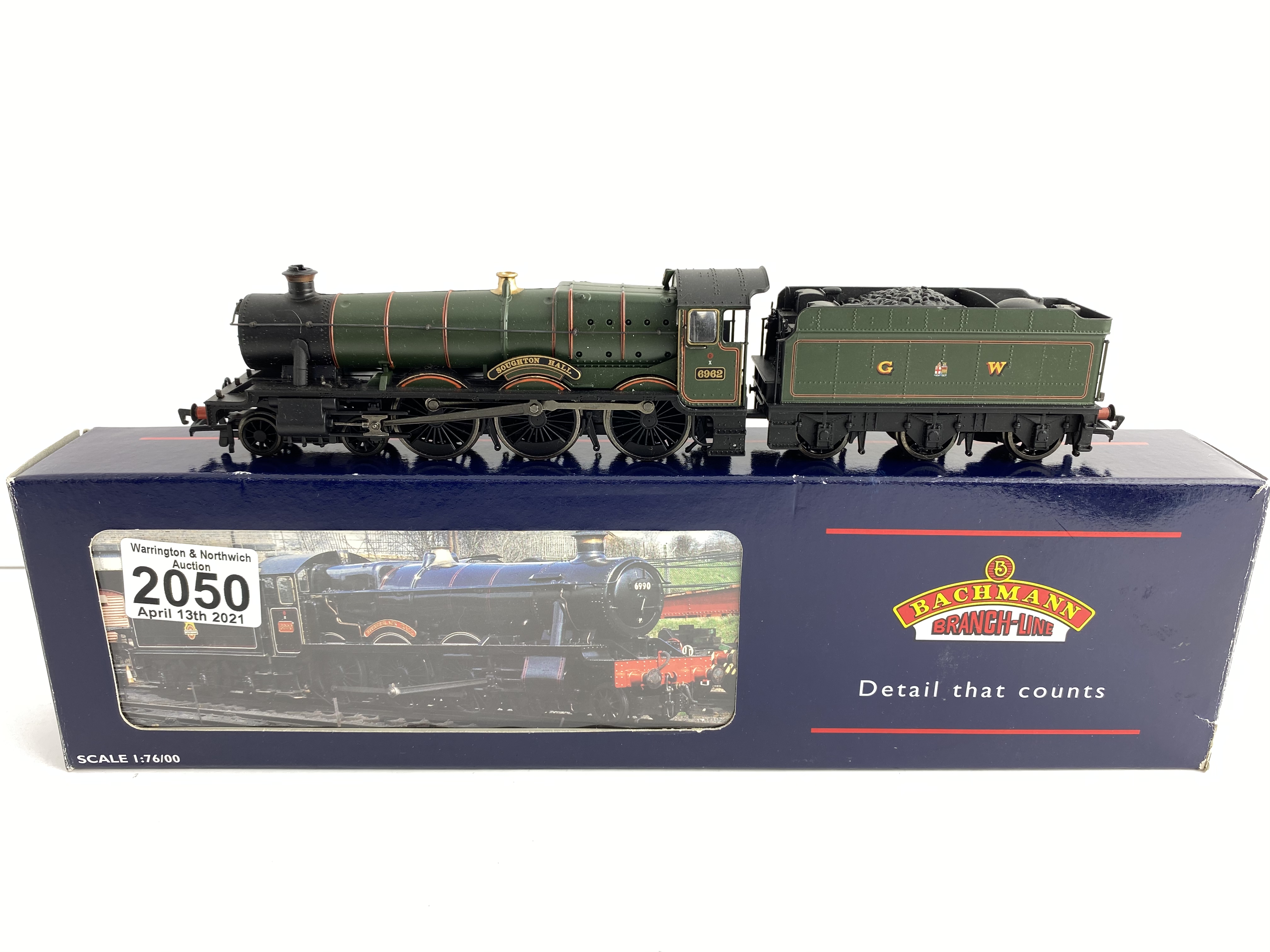 Bachmann Soughton Hall Loco with Detail Pack, Instructions, Boxed - P&P Group 1 (£14+VAT for the