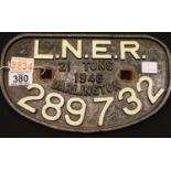 Railwayana, cast iron wagon plate 289732, LNER Darlington 1946. P&P Group 3 (£25+VAT for the first