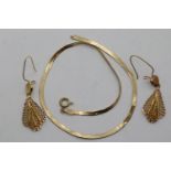 Pair of 9ct gold filigree drop earrings and a damaged 9ct gold bracelet, 4.5g. P&P Group 1 (£14+