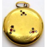 9ct gold antique locket 2.8g. P&P Group 1 (£14+VAT for the first lot and £1+VAT for subsequent lots)