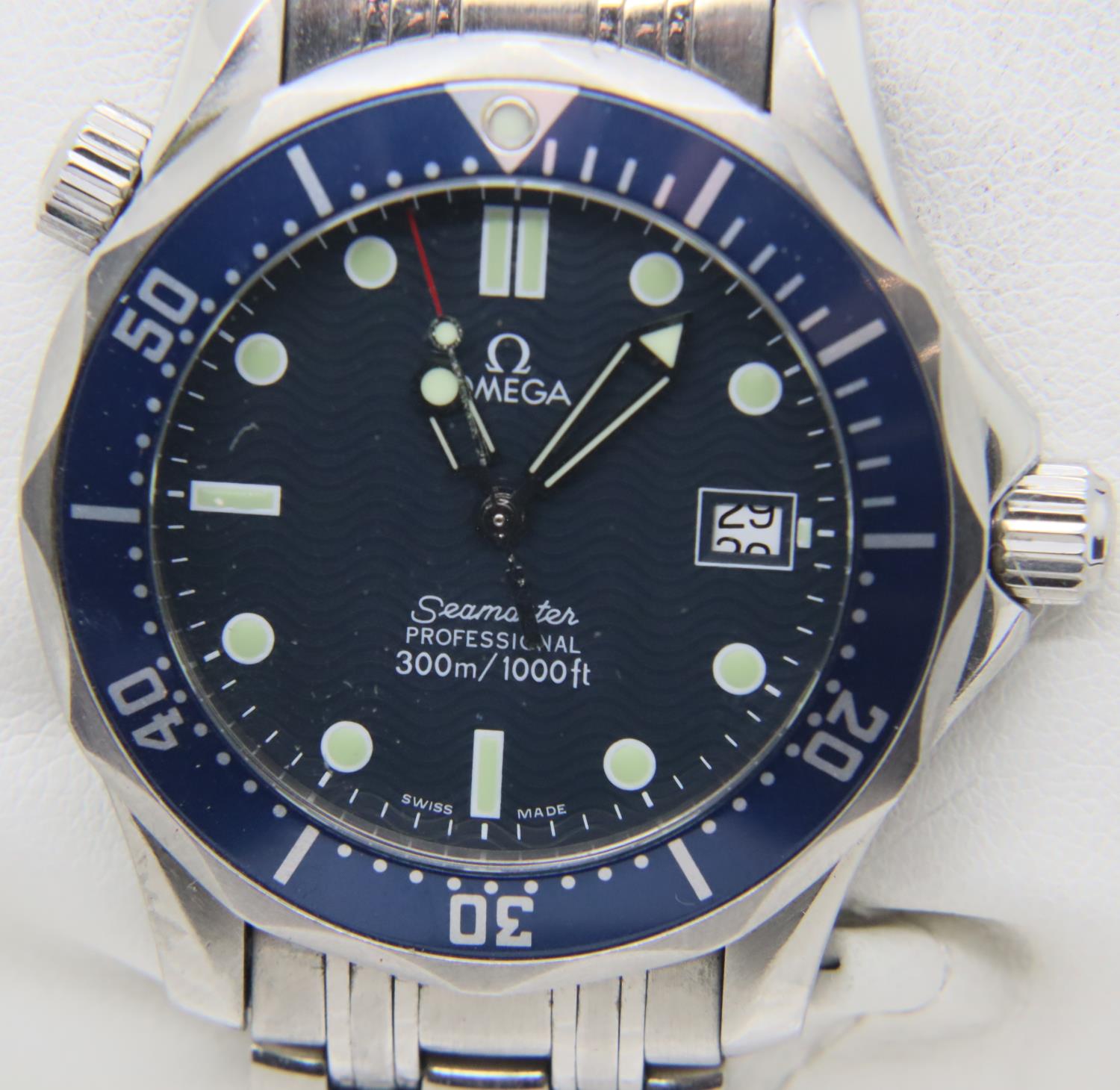 Omega mid size Seamaster Professional 300M quartz wristwatch in steel, with a blue-wave dial, blue