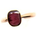 Antique 9 ct gold garnet set ring. Size N 1.3g. P&P Group 1 (£14+VAT for the first lot and £1+VAT