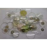 Mixed pocket watch glasses of varying size. P&P Group 1 (£14+VAT for the first lot and £1+VAT for