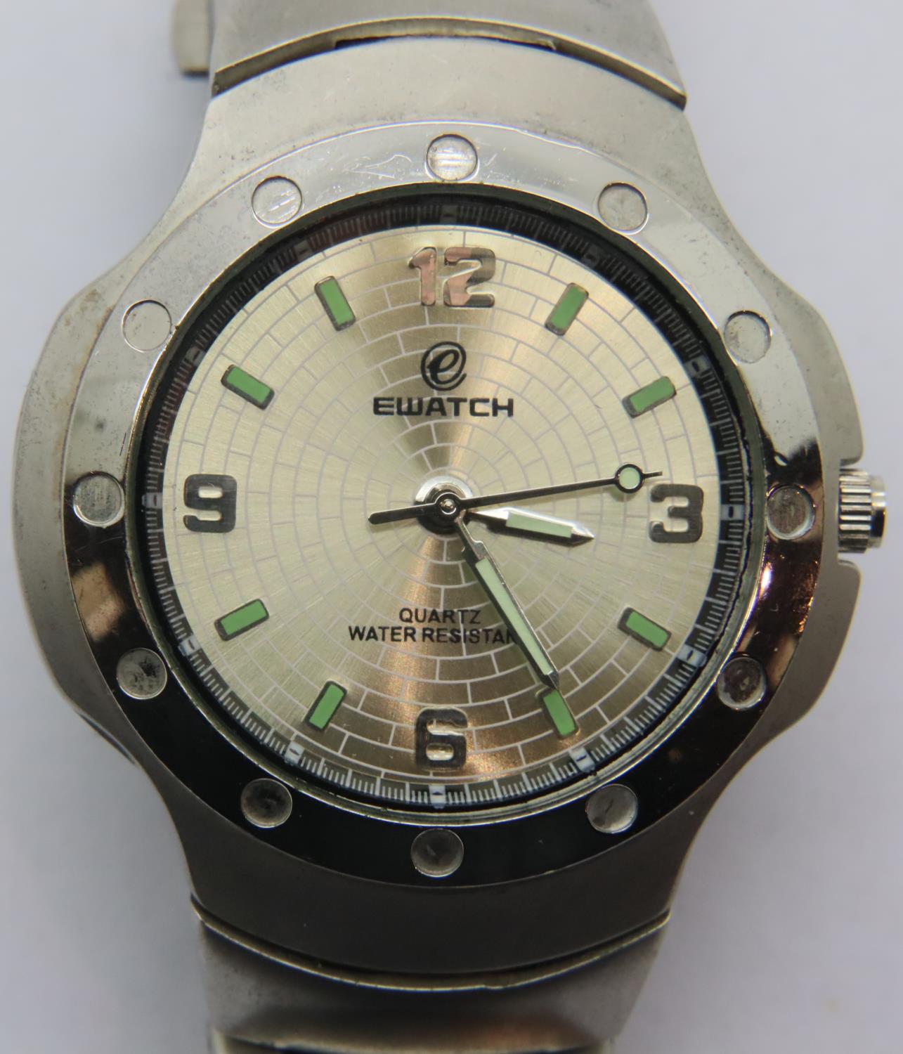 Gents stainless steel cased divers E-watch, D: 3cm. P&P Group 1 (£14+VAT for the first lot and £1+