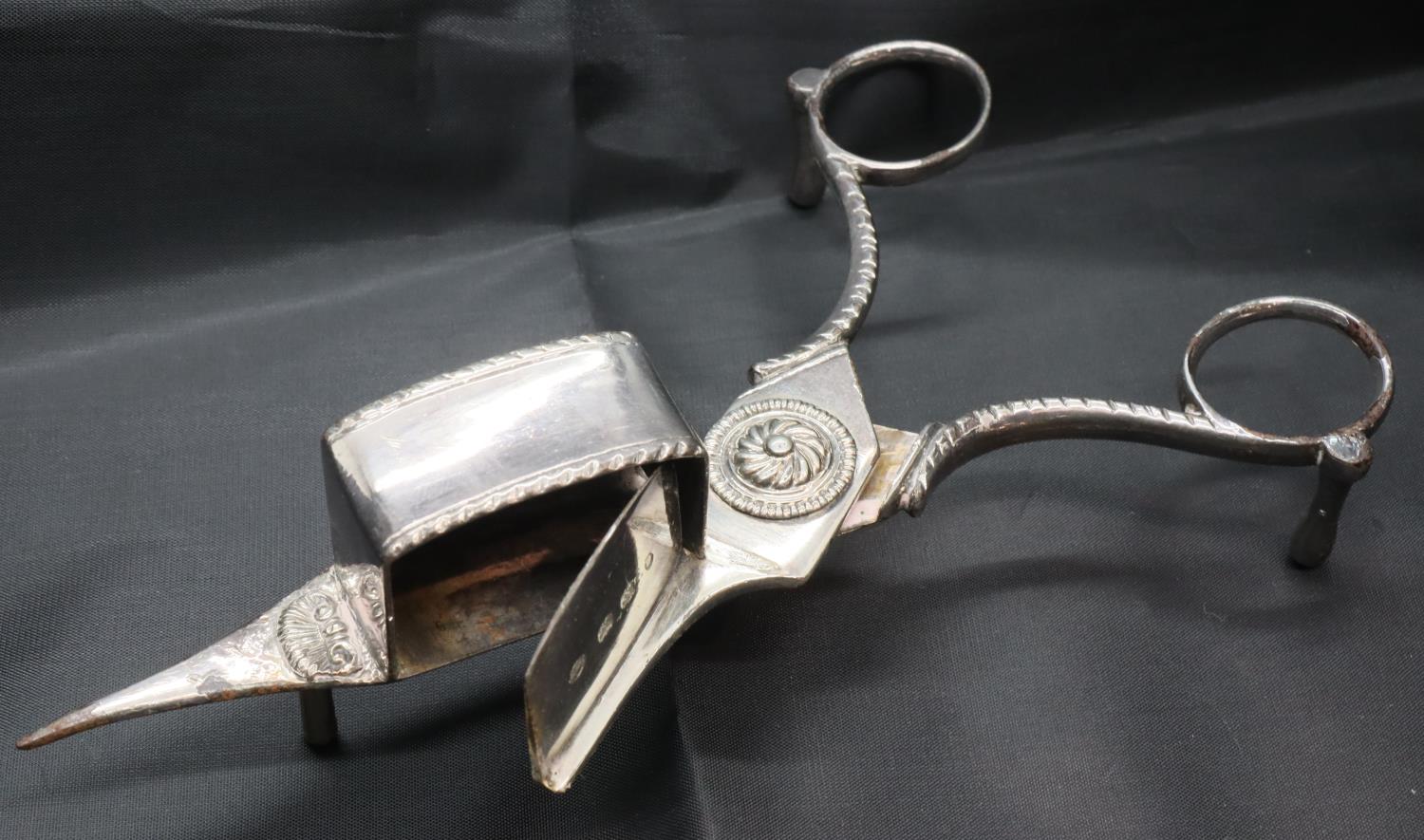 Hallmarked silver small toast rack and a plated candle snuffer. P&P Group 1 (£14+VAT for the first - Image 3 of 7