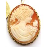 9ct gold cameo brooch, 7.7g. P&P Group 1 (£14+VAT for the first lot and £1+VAT for subsequent lots)