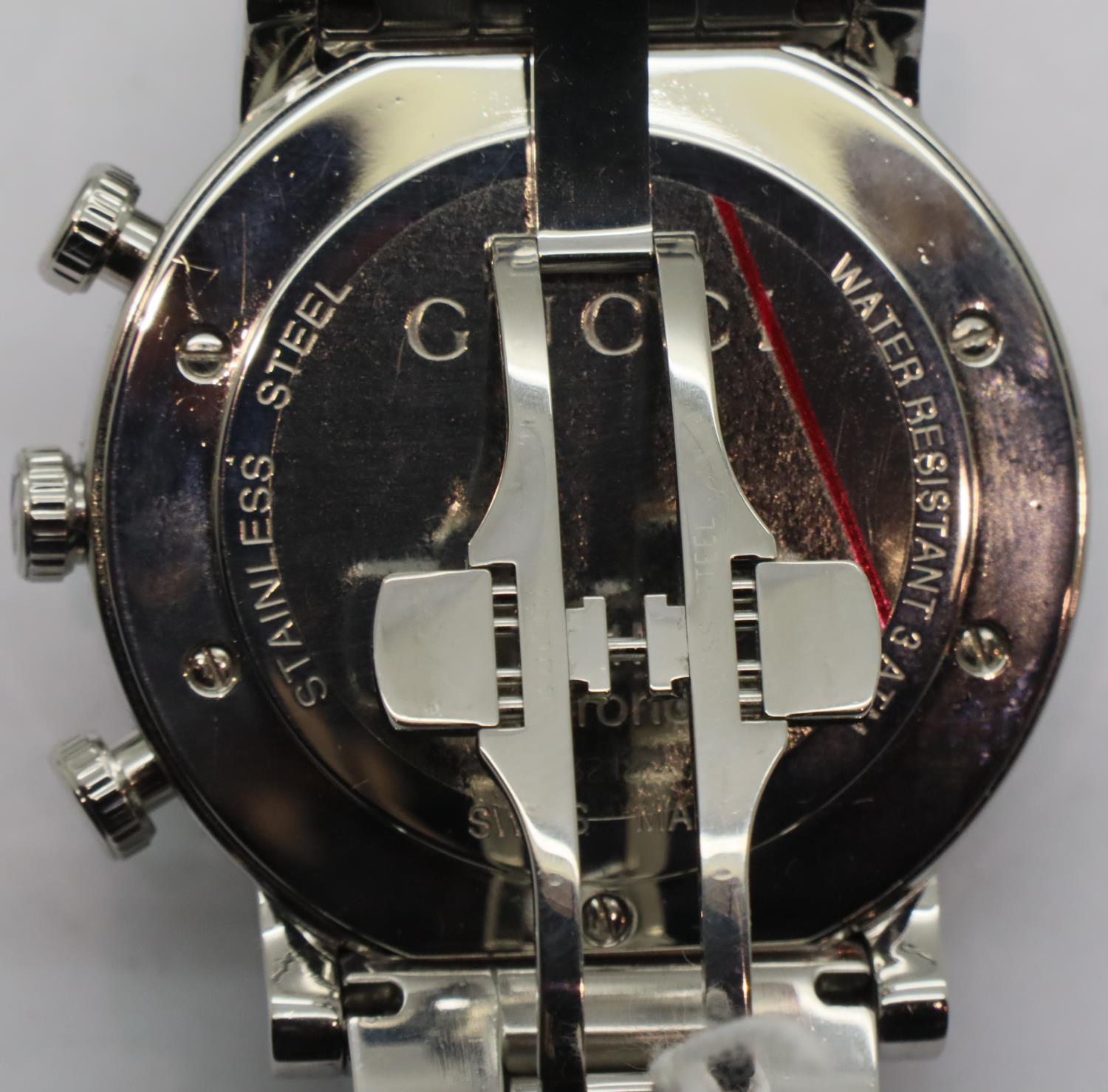 Gents Gucci chronograph wristwatch, having a black dial, stainless steel body and bracelet in - Image 3 of 5