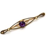 9ct gold Edwardian bar brooch with seed pearls and amethyst stone. P&P Group 1 (£14+VAT for the