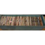 Approximately 300 mixed 1970s and 1980s singles. P&P Group 3 (£25+VAT for the first lot and £5+VAT
