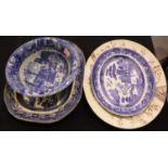 Victorian and later ceramics including a Staffordshire Willow pattern meat platter, a victoria