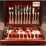 Oneida complete 44 piece cased cutlery set. Not available for in-house P&P, contact Paul O'Hea at