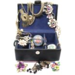 Leather box containing assorted costume jewellery. P&P Group 3 (£25+VAT for the first lot and £5+VAT