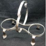 Hallmarked silver cruet stand. P&P Group 1 (£14+VAT for the first lot and £1+VAT for subsequent