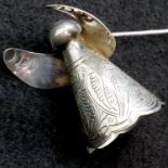 900 silver angel form candle snuffer, 31g. P&P Group 1 (£14+VAT for the first lot and £1+VAT for