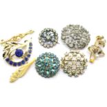 Seven assorted costume jewellery brooches. P&P Group 1 (£14+VAT for the first lot and £1+VAT for