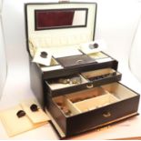 Jewellery box with costume jewellery contents. P&P Group 2 (£18+VAT for the first lot and £3+VAT for