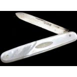 Silver fruit knife with mother of pearl grip. P&P Group 1 (£14+VAT for the first lot and £1+VAT
