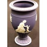 Wedgwood jasperware urn shaped vase, H: 19 cm. P&P Group 2 (£18+VAT for the first lot and £3+VAT for