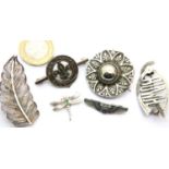 Six mixed silver and white metal brooches. P&P Group 1 (£14+VAT for the first lot and £1+VAT for
